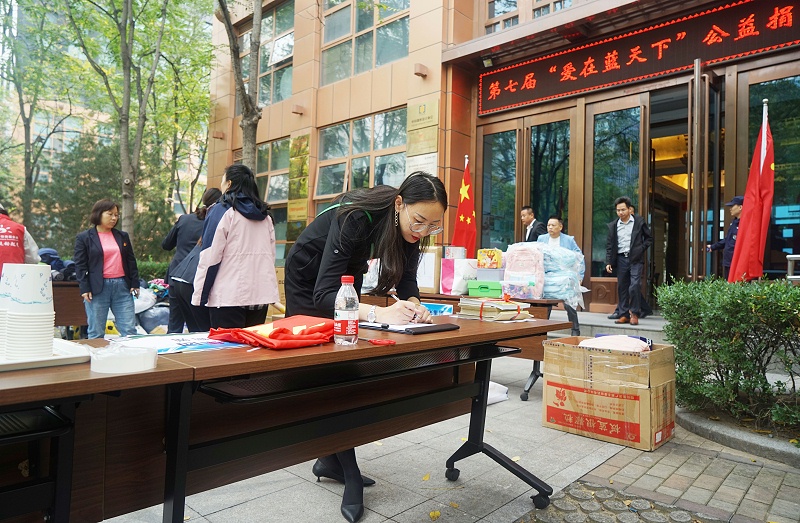 1发挥党员模范作用 ZOBO香蕉91下载第七届“爱在蓝天下”公益捐赠