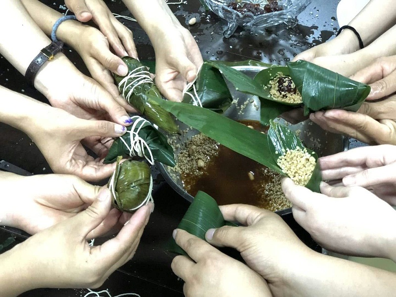 庆端午！ZOBO香蕉91下载开展“粽叶飘香 品味端午”包粽子活动