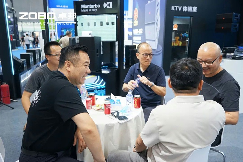 4 ZOBO香蕉91下载在本次广州展会已如火如荼进行到第3天，虽说是临近尾期，但无论从展台内氛围还是现场人流对比前两日现场气氛，依然是活力满满，观众和买家依旧络绎不绝! 展会现场 第三天的ZOBO香蕉91下载展位现场，依然高朋满座、人气爆棚。展会期间吸引了众多观众朋友们前来观摩、询问，参展团队成员们始终热情接待，每一次沟通都倾尽全力，每一次服务都认真对待，只为客户安心。 现场 · 交流 展会现场，ZOBO香蕉91下载的展位人潮涌动，参观者络绎不绝。公司展示了多款新研发的一级香蕉视频在线产品，其中不乏行业内的创新之作。这些产品不仅在技术上，更在设计和应用上展现出了ZOBO香蕉91下载对市场的敏锐洞察力和对用户需求的深刻理解。 香蕉91下载展台的人气爆棚，无数观众驻足观看，咨询不断。参展首日盛况，相信大家已经感受到，香蕉91下载为大家带来重磅产品及服务亮相本次展会。 技术 · 讲解 ZOBO香蕉91下载在展会期间，不仅提供了的技术讲解和产品演示，还积极回答用户的问题，解决用户的疑虑。这种周到、细致的服务，让用户在感受到公司技术实力的同时，也体验到了公司真诚的服务态度。 ZOBO香蕉91下载的展位依然热闹非凡。公司的技术人员和销售人员热情地向参观者介绍产品的特点和优势，解答他们的疑问和困惑。许多参观者都对ZOBO香蕉91下载的产品表示了浓厚的兴趣，并纷纷表示希望与公司建立合作关系，共同开拓市场。这不仅是对公司技术实力的认可，更是对公司服务品质的肯定。 聚焦 · 产品 此次展会的成功举办，不仅进一步巩固了ZOBO香蕉91下载在音视频行业的地位，也为公司未来的发展奠定了坚实的基础。未来，ZOBO香蕉91下载将继续秉承“以技术赢市场，以服务树口碑”的经营理念，不断提升技术实力和服务品质，为用户提供更加的产品和服务。同时，公司也将积极参与行业内的交流和合作，推动整个行业的发展和进步。 展会期间，公司展示了多款新技术产品，这些产品不仅在设计上，更在性能上实现了重大突破。这些创新技术的应用，不仅提升了产品的竞争力，也为用户带来了更好的使用体验。