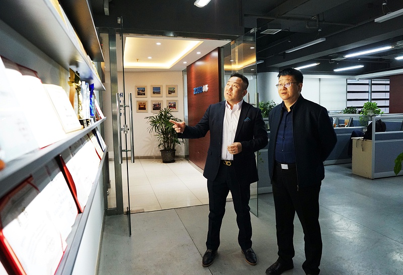 热烈欢迎中国演艺设备技术协会理事长等领导一行莅临ZOBO香蕉91下载调研指导