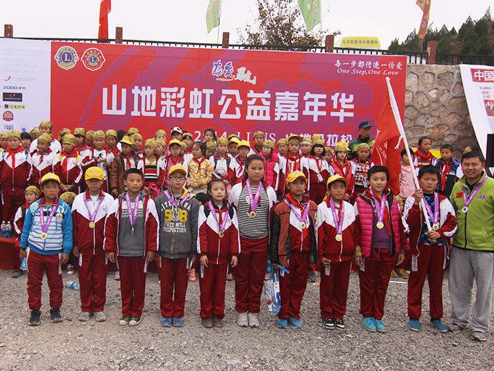 以爱之名，贴地疾行