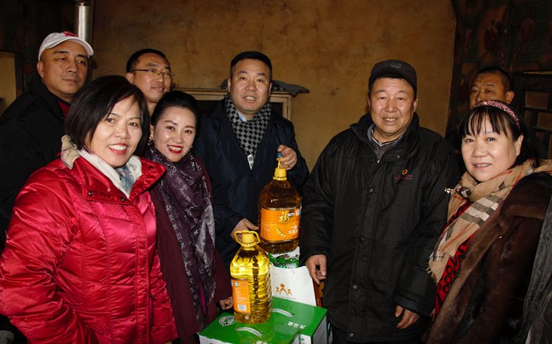 8爱照涞源，ZOBO香蕉91下载党支部寒冬送暖扶贫活动