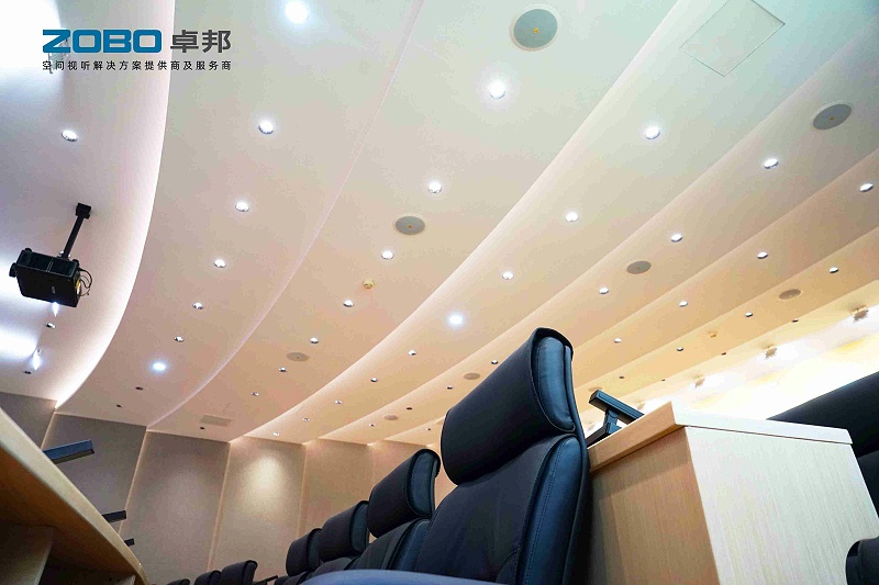 会议室一级香蕉视频在线：吸顶音箱与音柱音箱的对比